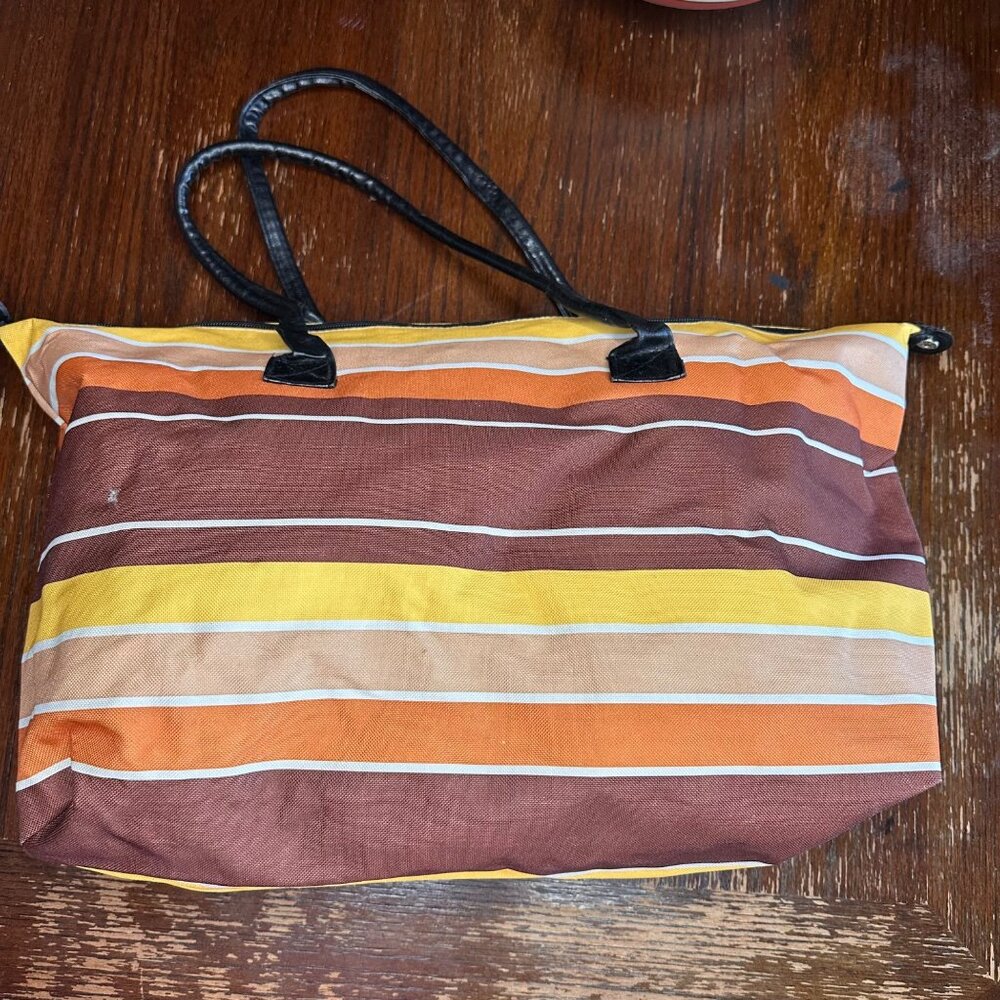 Sunset Colored Weekend Tote Lightweight Travel Bag - Picture 5 of 12